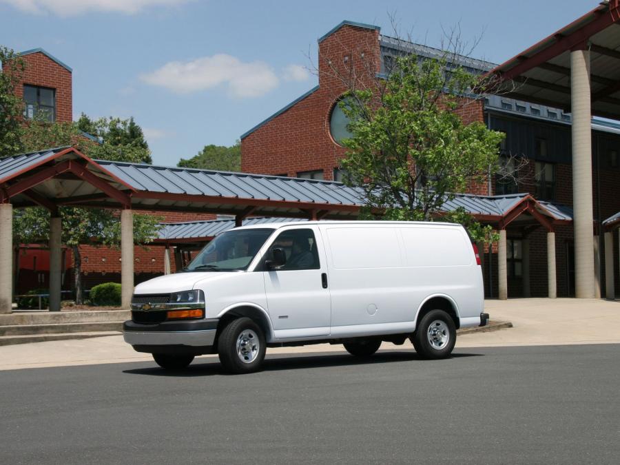  Chevrolet Express Cargo Van 2002 года  (фото 14 из 16)